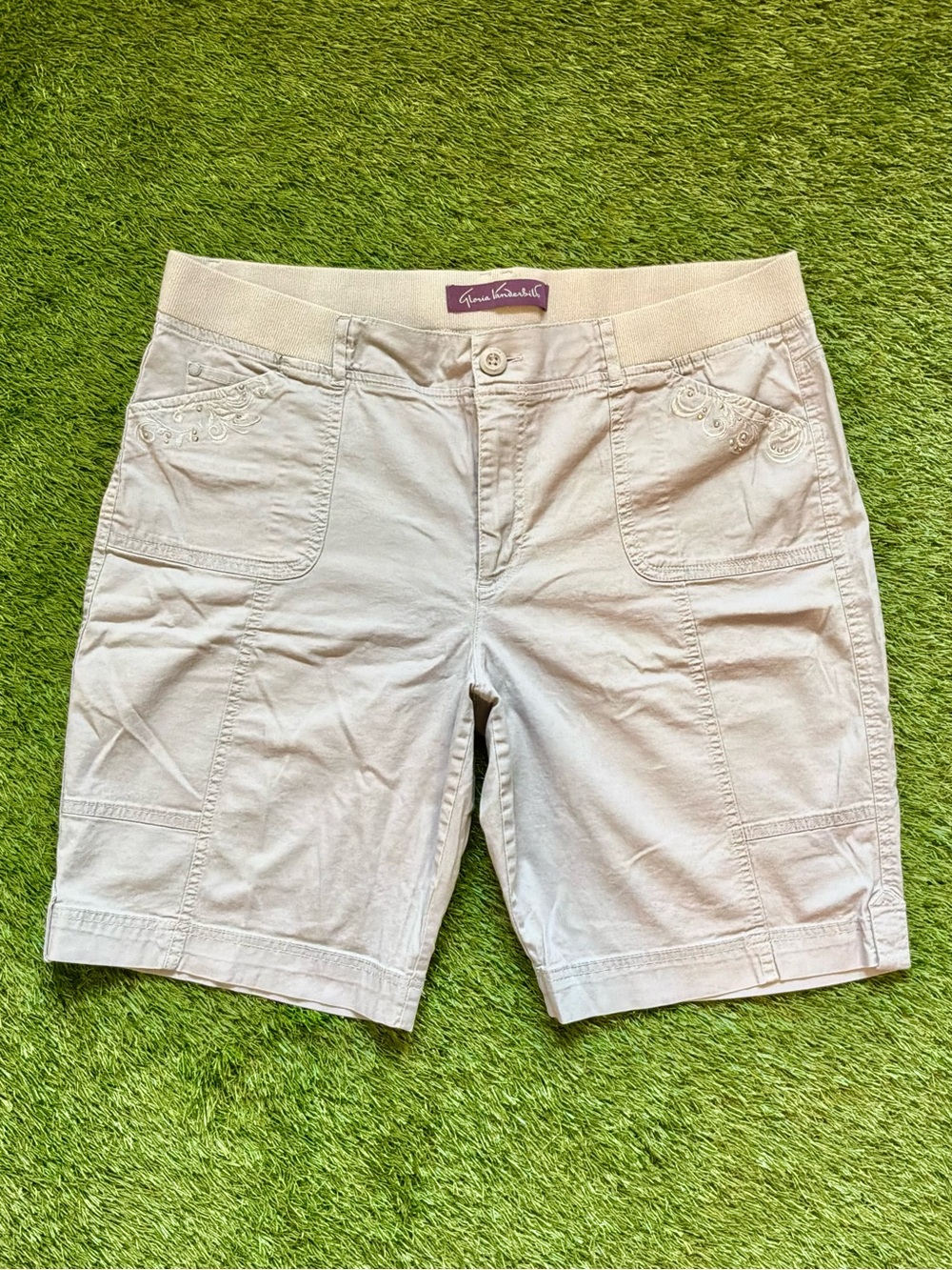 Gloria Vanderbilt Beige Bermuda Cargo Shorts Size 18